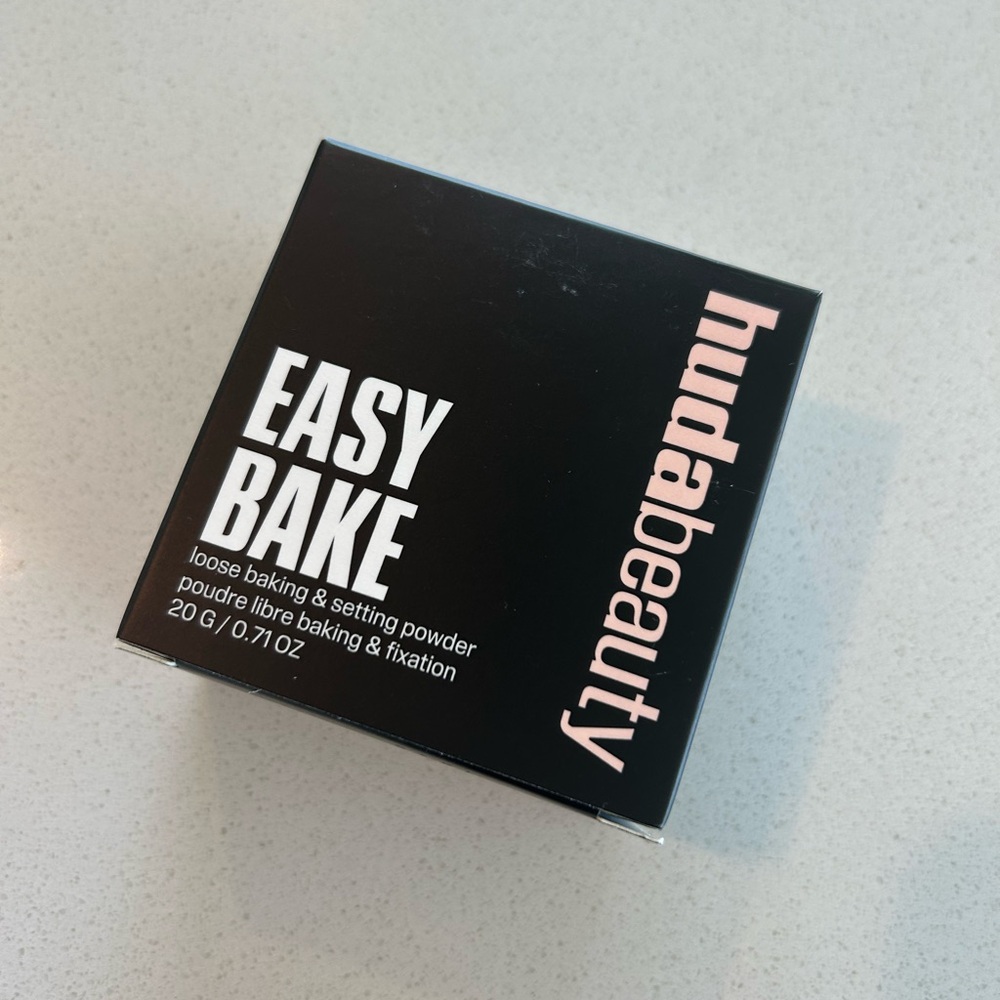 HUDA BEAUTY Easy Bake Loose Powder -Cherry Blossom Cake